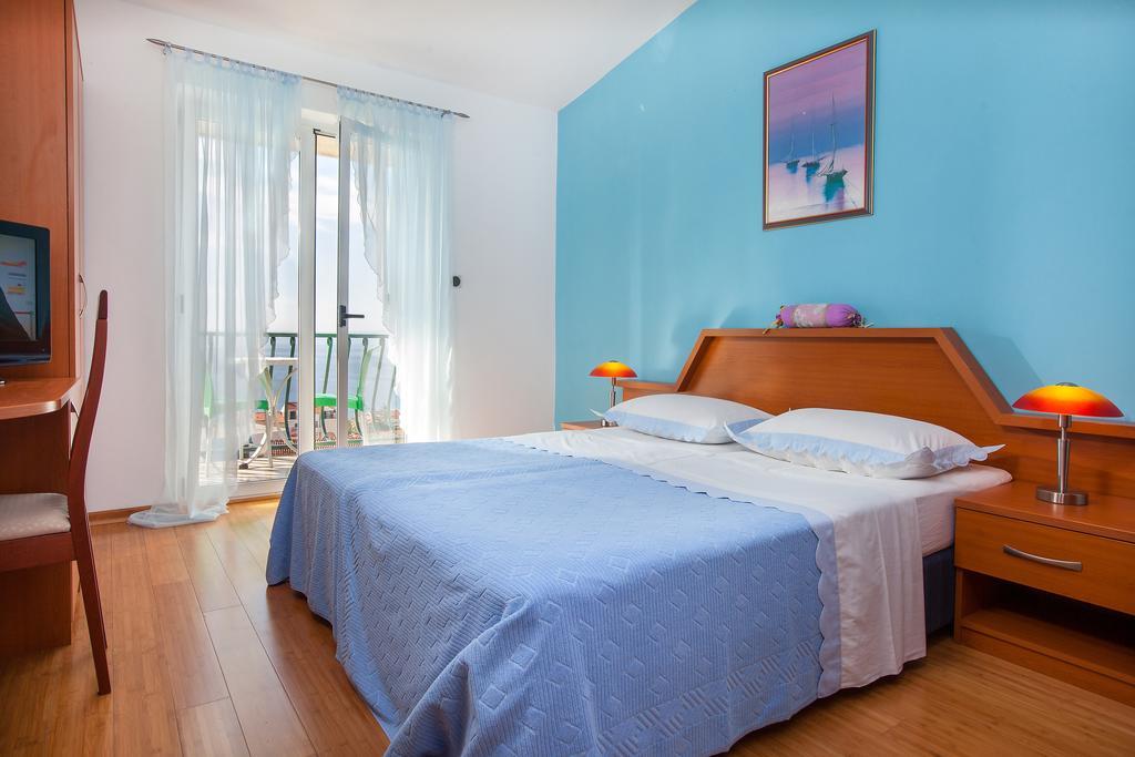 Rosa 3* Makarska